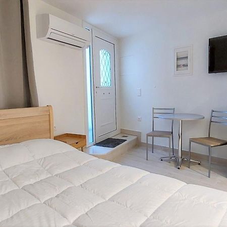 Athens Plaka Family Suites Atenas Quarto foto